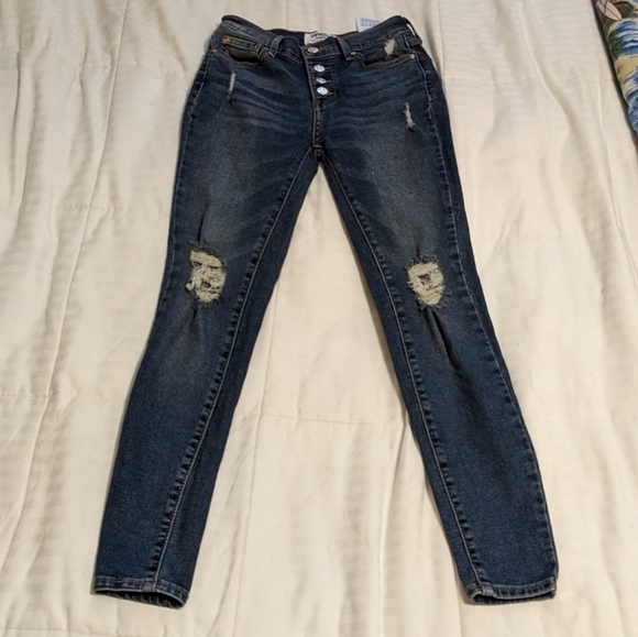 DENIZEN From Levi's High-rise Button Fly Jeggings. - Picture 1 of 7